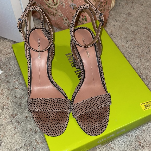 Gianni Bini Leopard Print Block Heels Size 7 - Picture 3 of 4